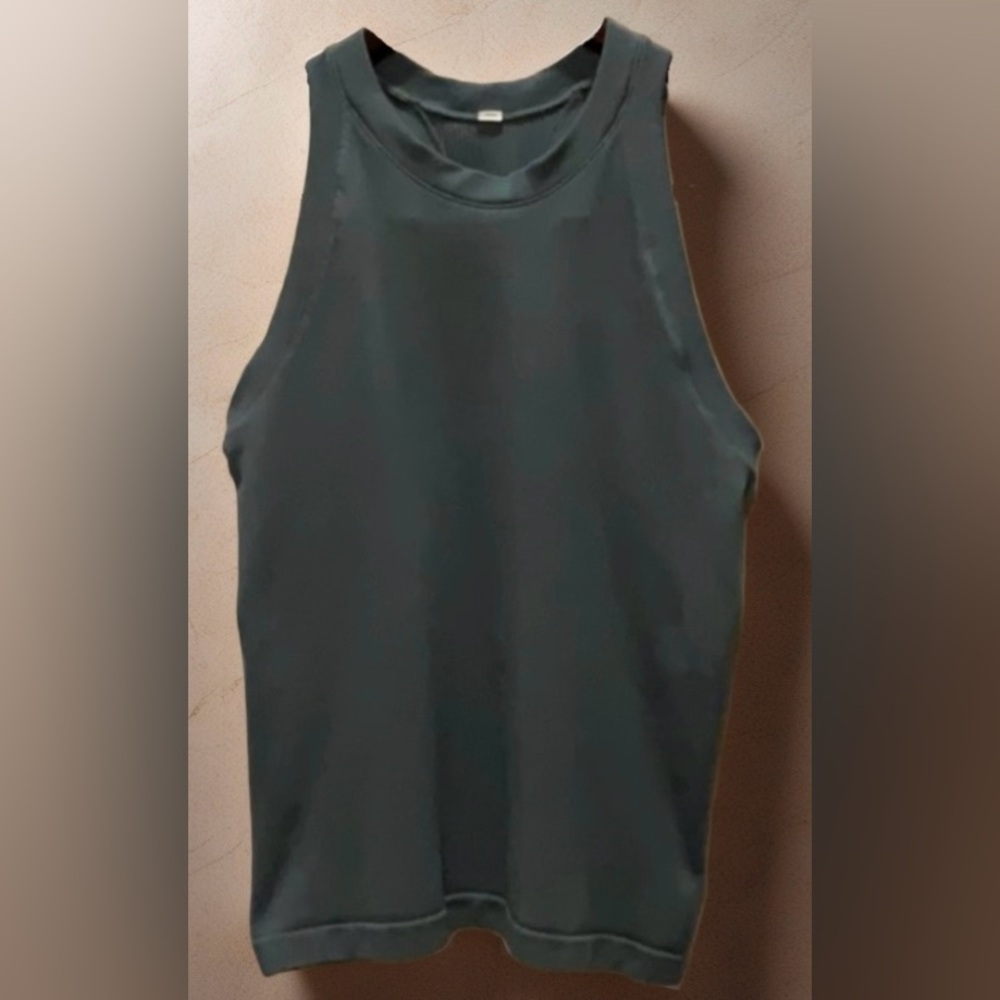 Women’s green sleeveless ribbed racerback top size appox 16.5in P2P.